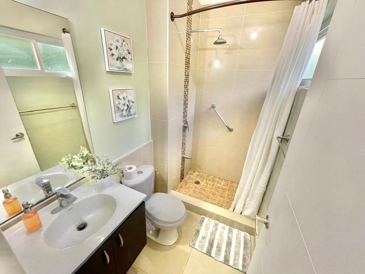 Modern 3 Bedroom Condo In Private Community #8 Petit Valley Exterior foto