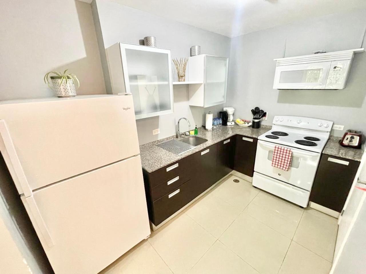 Modern 3 Bedroom Condo In Private Community #8 Petit Valley Exterior foto